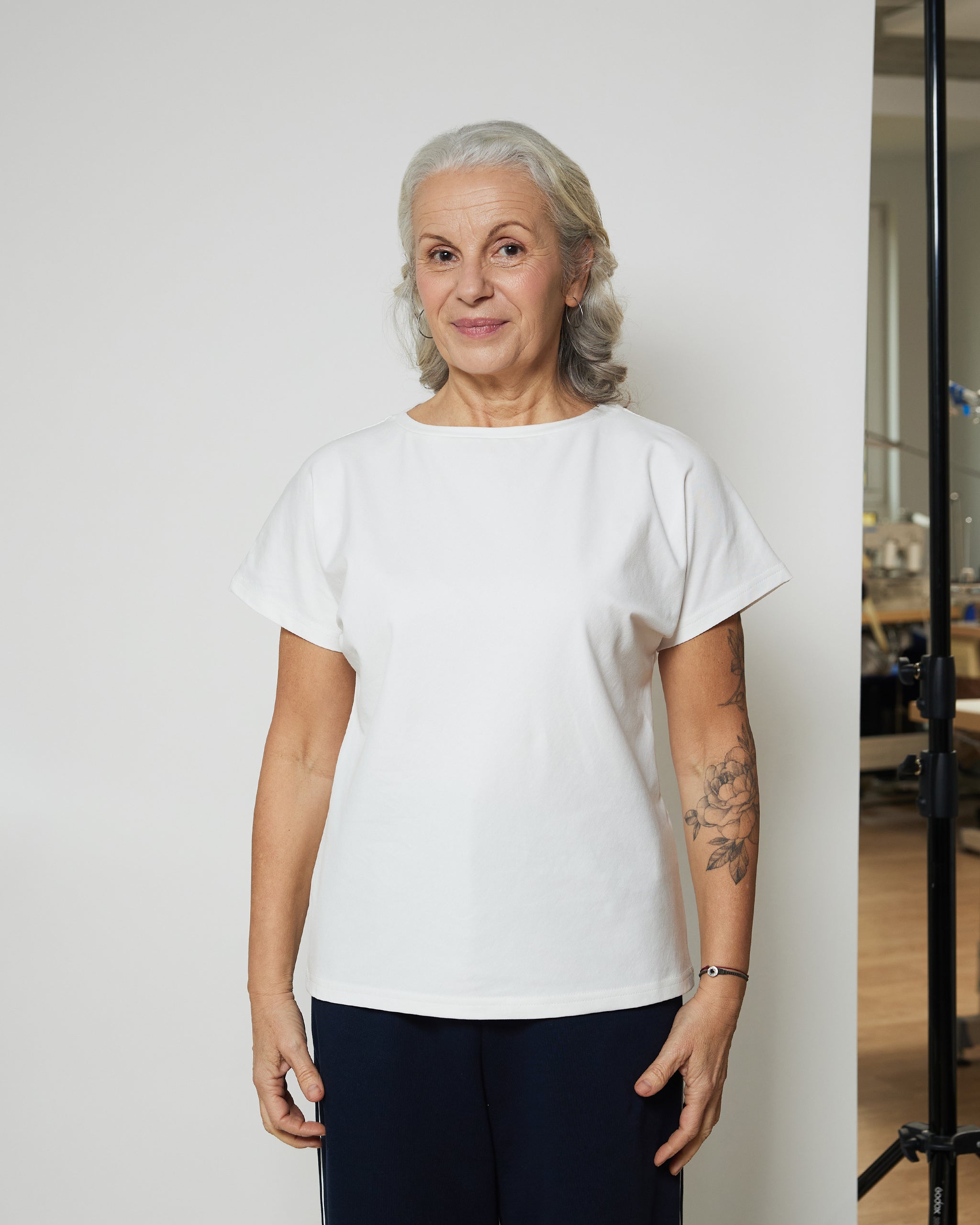 Футболка жіноча з кроєм по косій