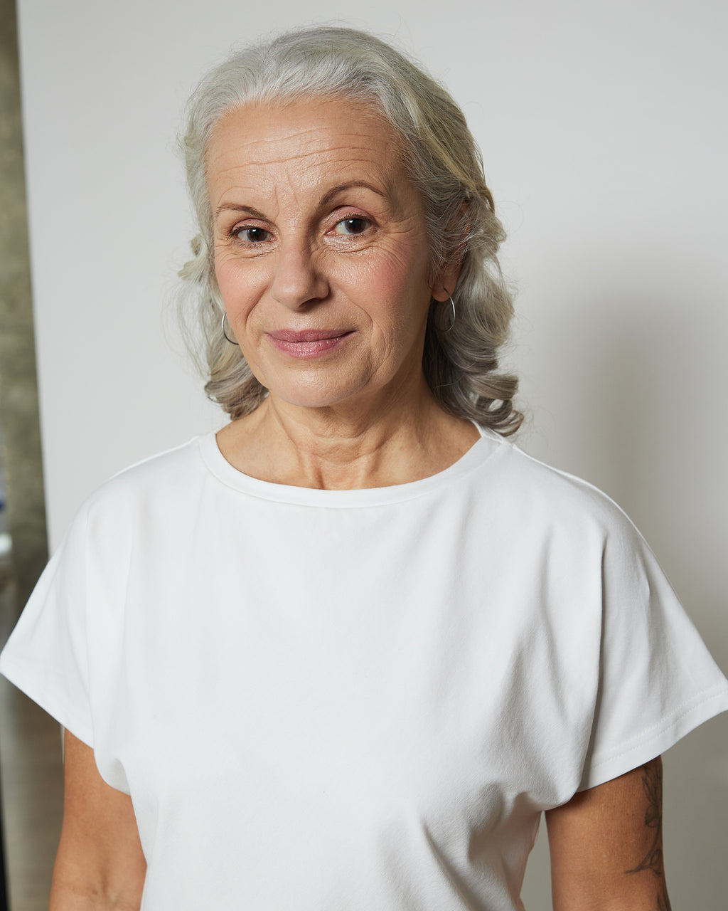 Футболка жіноча з кроєм по косій